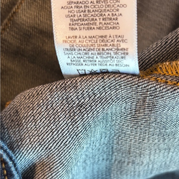 CAbi Lido Wide Leg Cropped Jeans - Picture 6 of 7